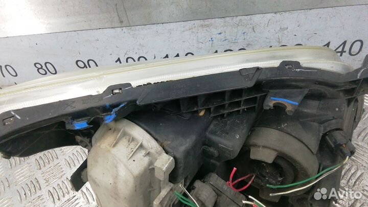 Фара Toyota Avensis T25 (2003-2008)