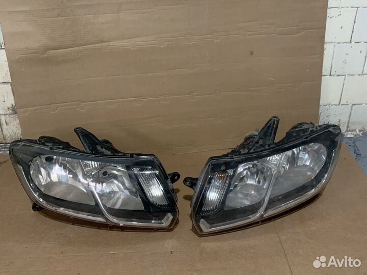 Фара передняя правая левая Renault Logan