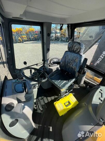 Экскаватор-погрузчик Bizon 888, 2023