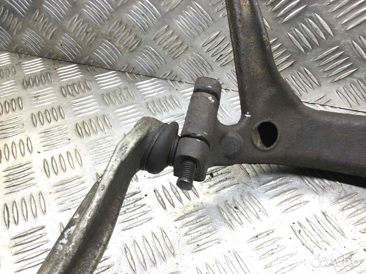 Ступица передняя левая Volkswagen Passat 8d0407257