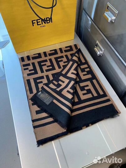 Шарф fendi