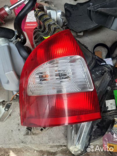 Задний правый фонарь калина универсал