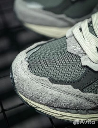 New Balance 2002r refined future (37-41)