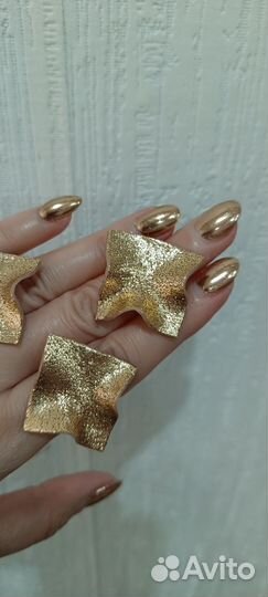 Украшения в стиле золота