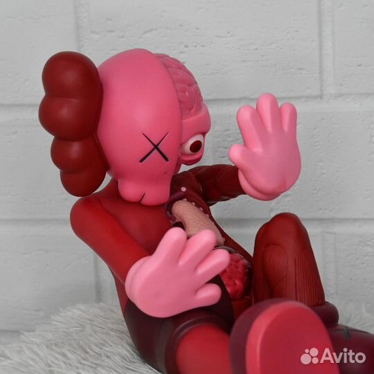 Kaws игрушка красный сидячий