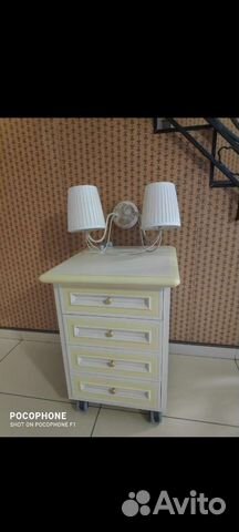 Брендовая итальянская тумба массив и бра