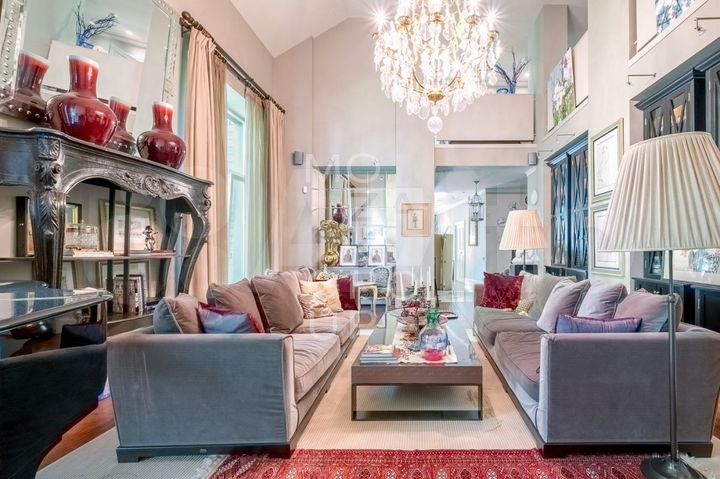 Дом 900 м² на участке 17 сот.