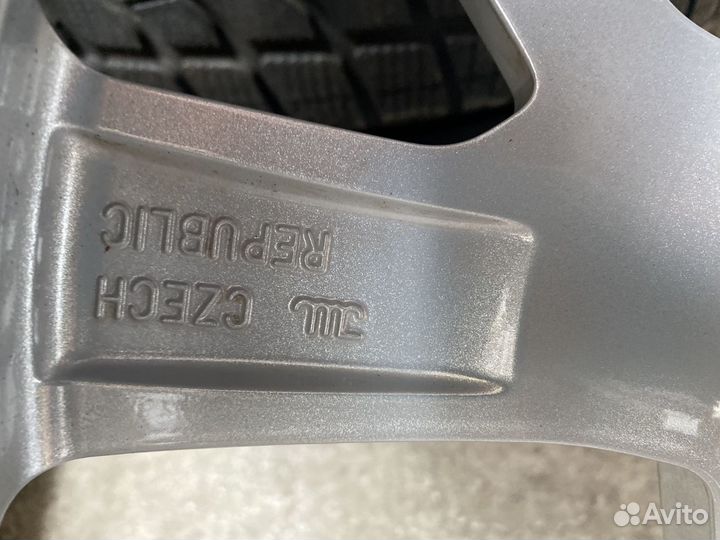 Оригинальные диски на Audi Q3 / RSQ3 R18