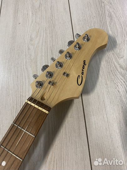 Электрогитара с хамбакером Caraya