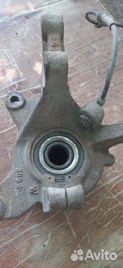 Поворотный кулак правый Renault Scenic1