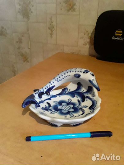 Гжель. Фарфоровая икорница