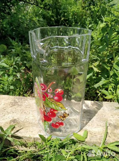 Графин и стаканы стеклянные