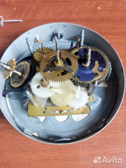 Часы будильник СССР 4 камня