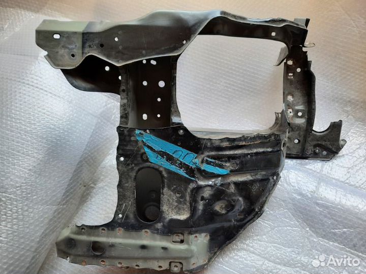 Левая часть телевизра передняя левая Toyota Land
