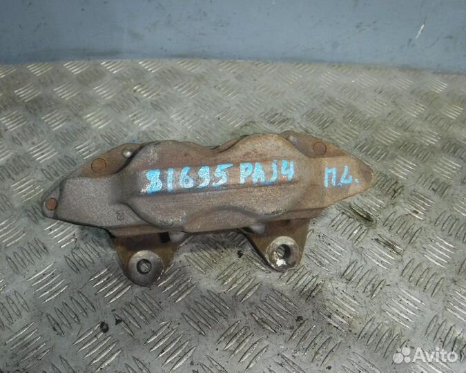 Mitsubishi Pajero 4 Суппорт передний левый