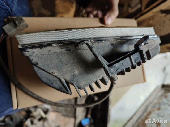 Противотуманная фара левая 1 шт