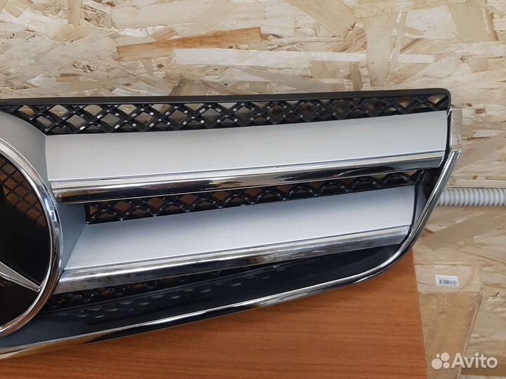 Решетка радиатора Мерседес 207 A2078800283