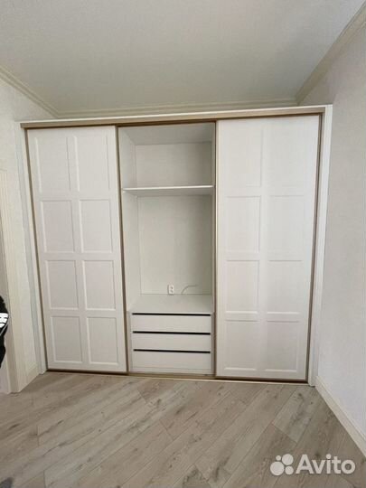 Шкаф с зеркалом
