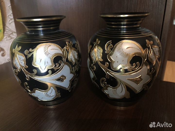 Пара бронзовых ваз