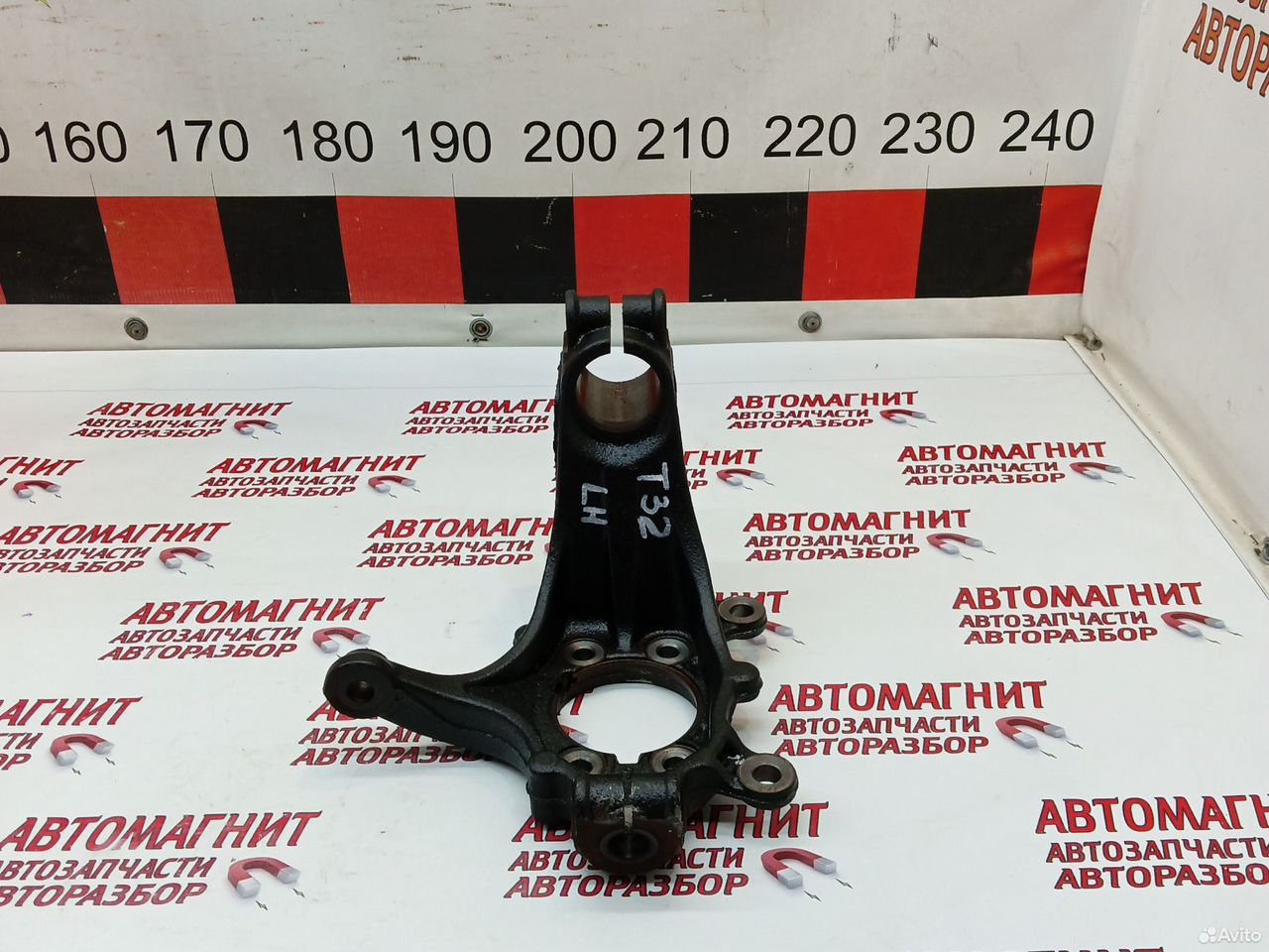 Кулак поворотный левый Ниссан Икстрейл Т32 Rogue