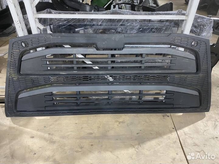 Решетка в бампер Volvo FMX 82404944