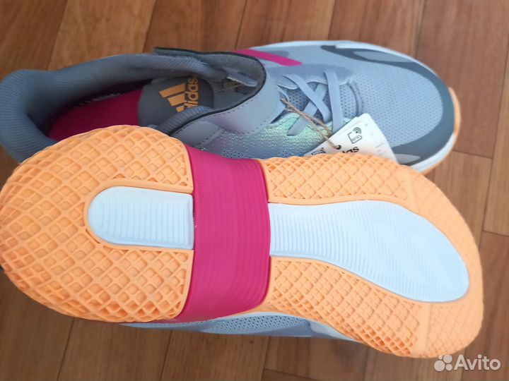 Кроссовки Adidas новые