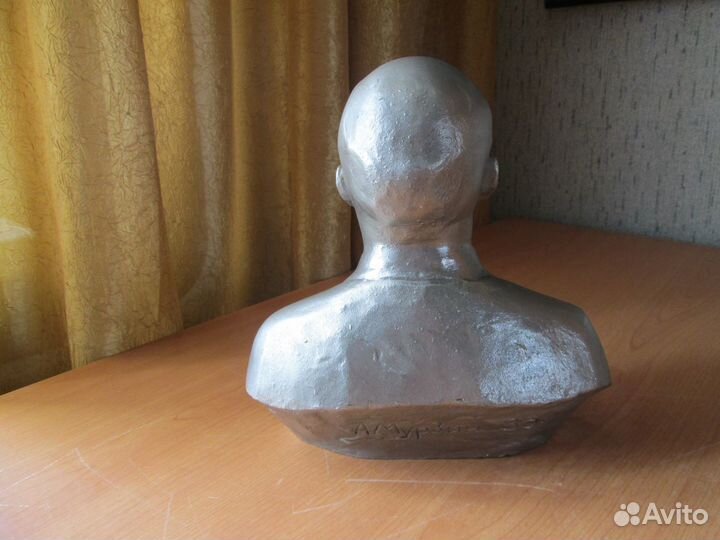 Бюст В. И. Ленина, силумин, автор А. Мурзин 1983