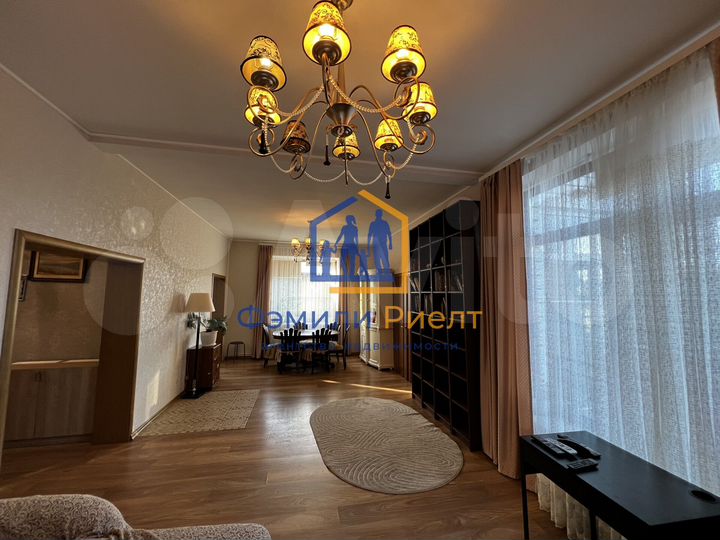 Дом 179,8 м² на участке 13,1 сот.