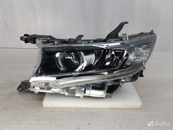 Фара левая Toyota Land Cruiser