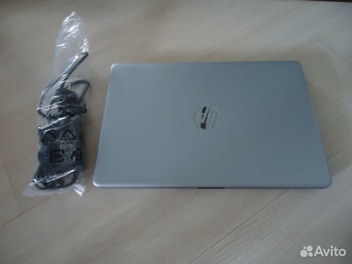 Ноутбук HP 250 G8 (2E9J8EA)