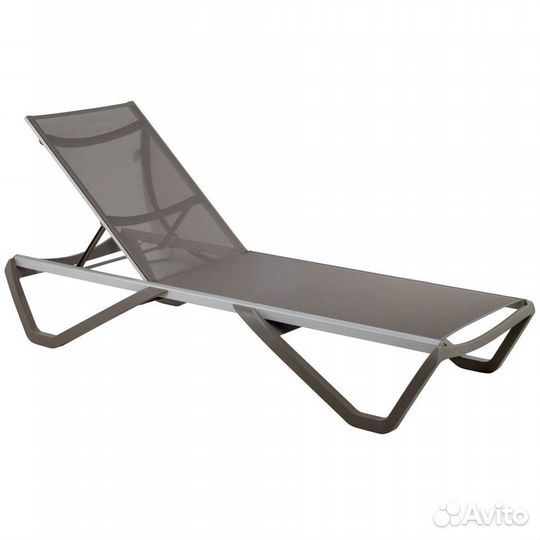 Шезлонг для бассейна