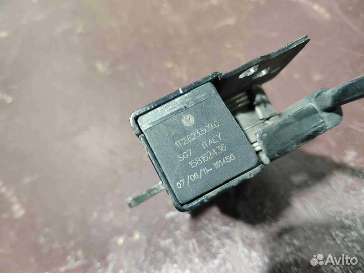 Замок капота Volkswagen Touran