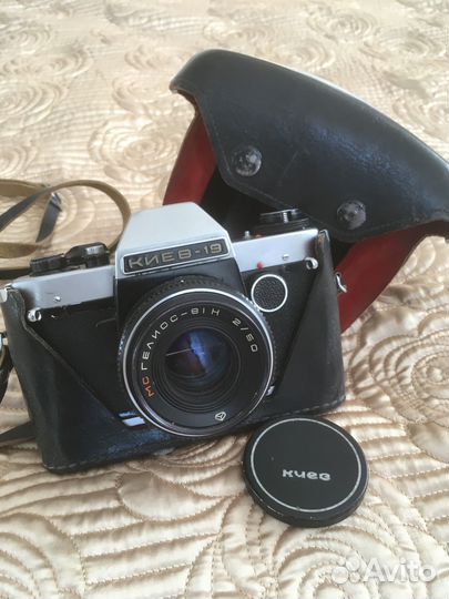 Пленочный зеркальный фотоаппарат Киев-19. Исправен