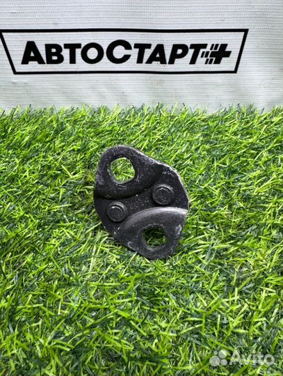 Петля крышки багажника задняя Mazda 3 BK LF17 2006