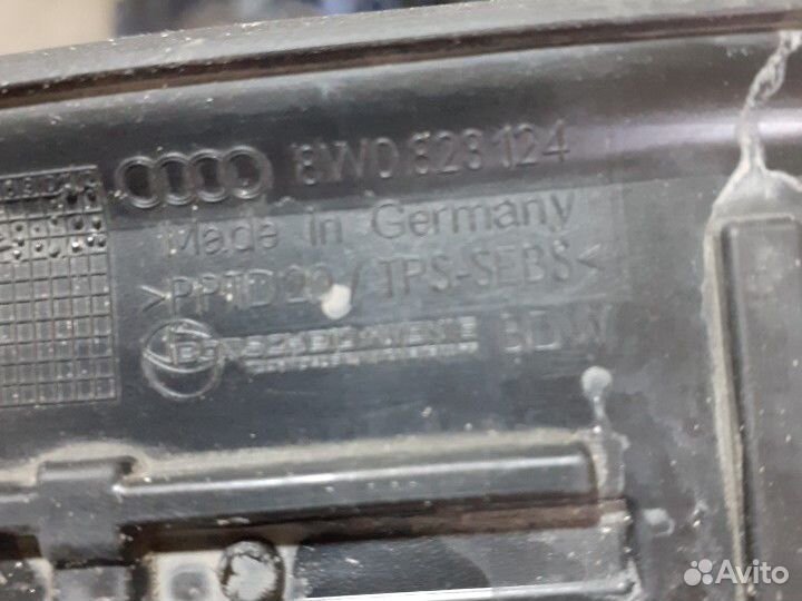 Уплотнитель капота Ауди А4 5 Б9 Audi A4 5 B9