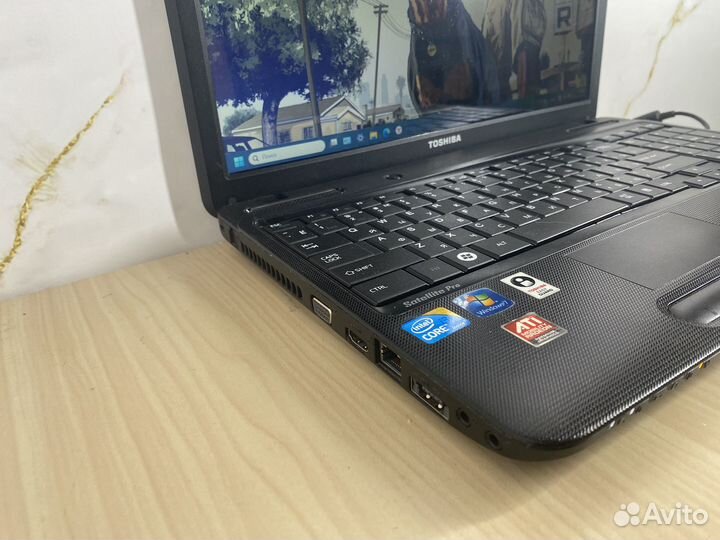 Быстрый ноутбук Toshiba SSD