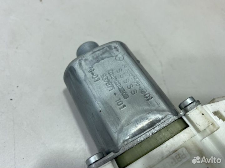 Моторчик переднего правого стеклоподъемника