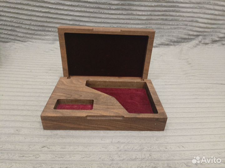 Деревянный подарочный ящичек для пистолета