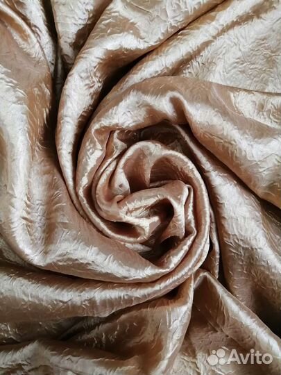 Штора золотая широкая