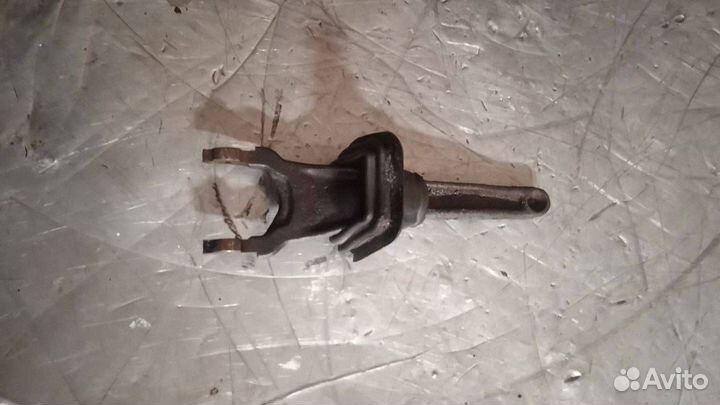 Вилка сцепления Mitsubishi Carisma рест. 2001