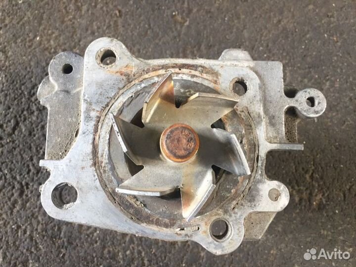 Насос водяной (помпа ) Mazda 323 BA 1.5 1996