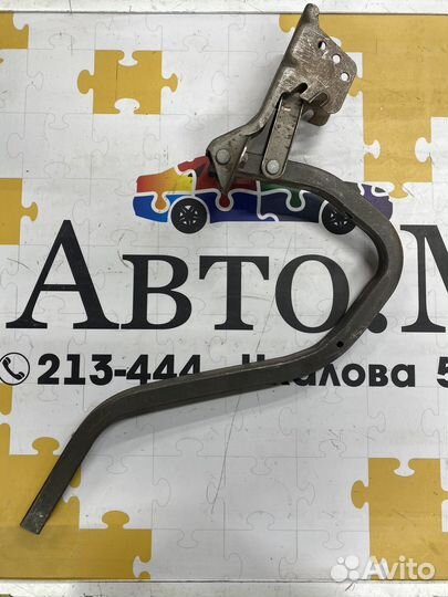 Петля крышки багажника правая Ваз-2190