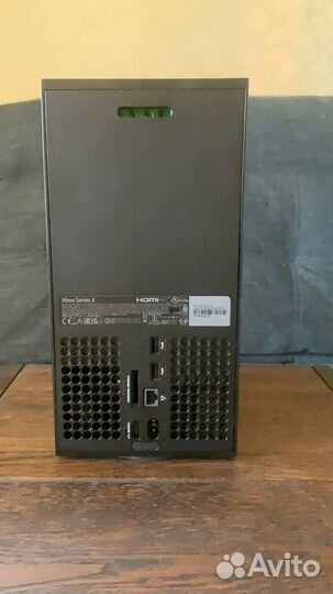 Xbox series X с двумя геймпадами