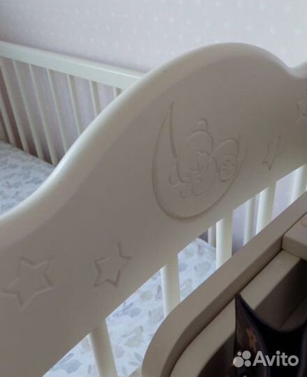 Детская кроватка и Комод