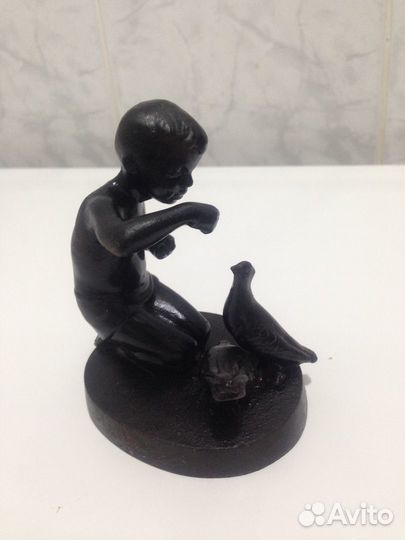 СССР Статуэтка мальчик голуби