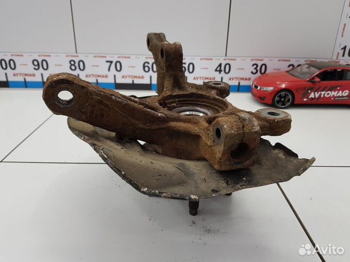 Кулак поворотный передний левый