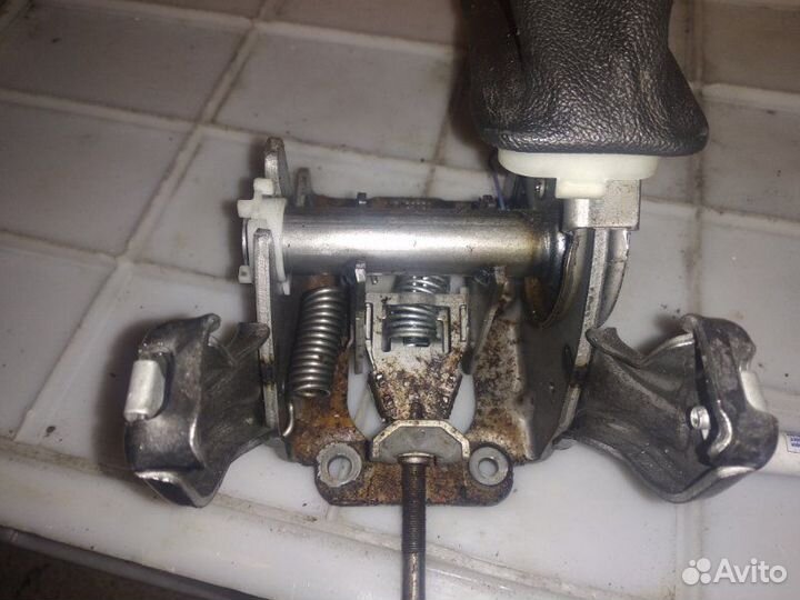 Рычаг стояночного тормоза Opel Astra P10 A17DTJ