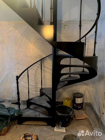 Металлические лестницы с поворотом