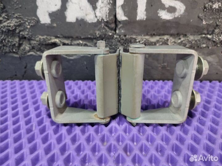 Петля двери багажника Nissan Dualis NJ10-049131