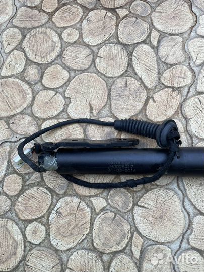 Амортизатор крышки багажника BMW X6